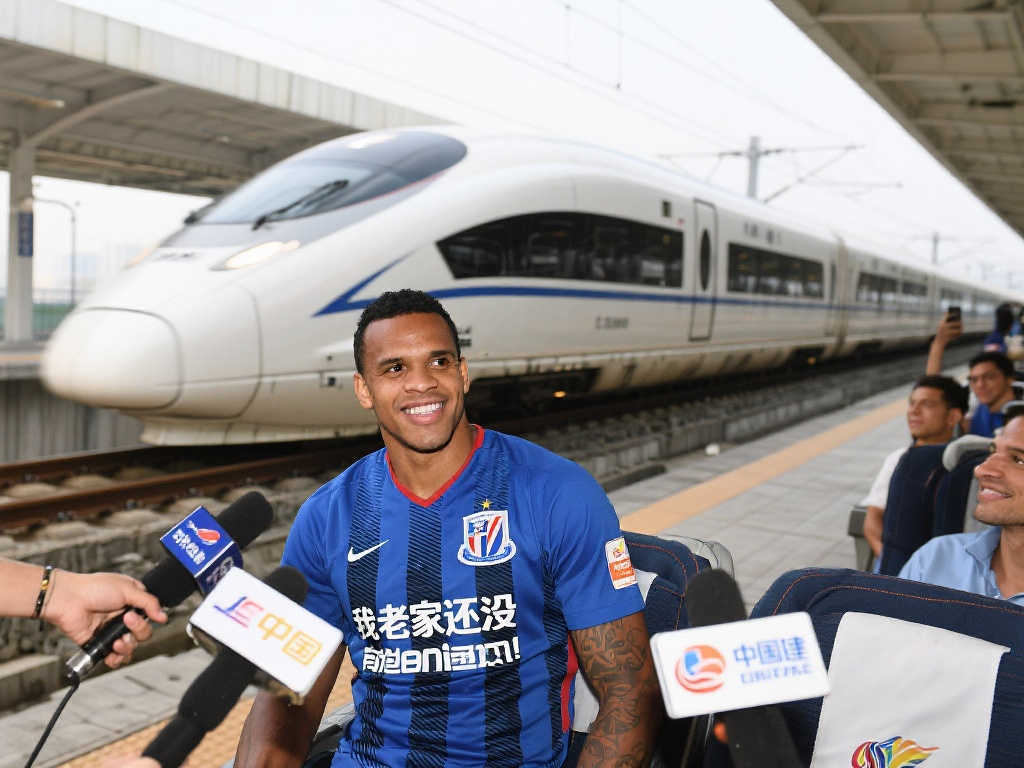 申花外援惊叹高铁便捷 路易斯:家乡还未普及 申花外援惊叹高铁便捷 路易斯:家乡还未普及